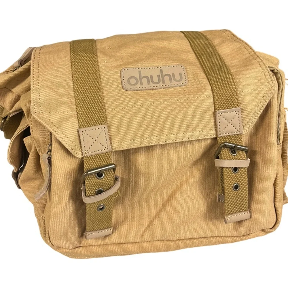 Pre-Owned OHUHU Tan Canvas Digital Camera Messenger Style Bag. Great Condition